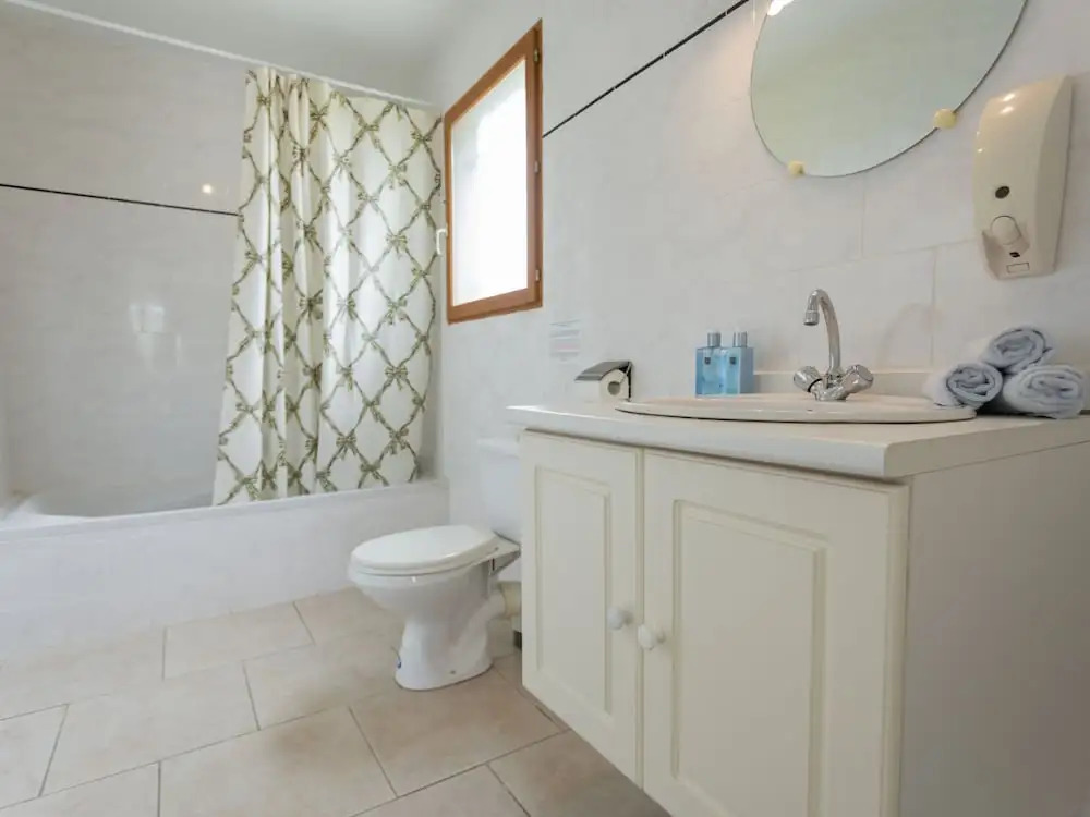 Lively Villa in Félines-minervois With Pool