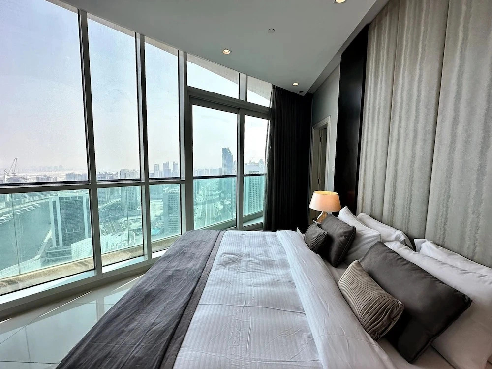 Lux BnB Upper Crest Tower I Skyline Views