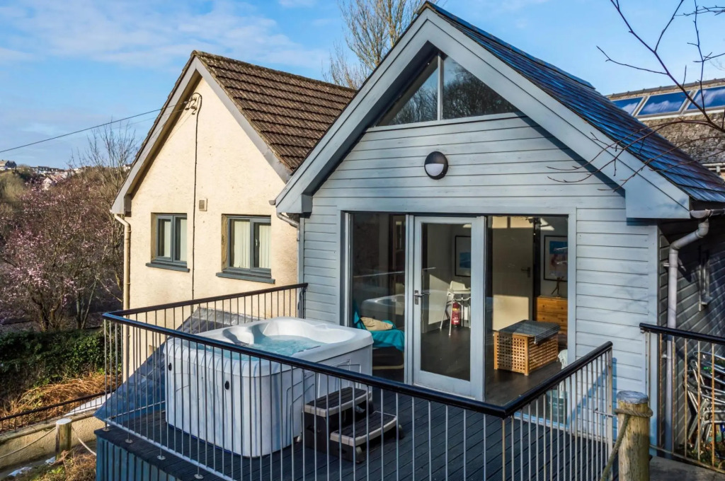 Rock Cottage - 3 Bedroom Holiday Home - Fishguard