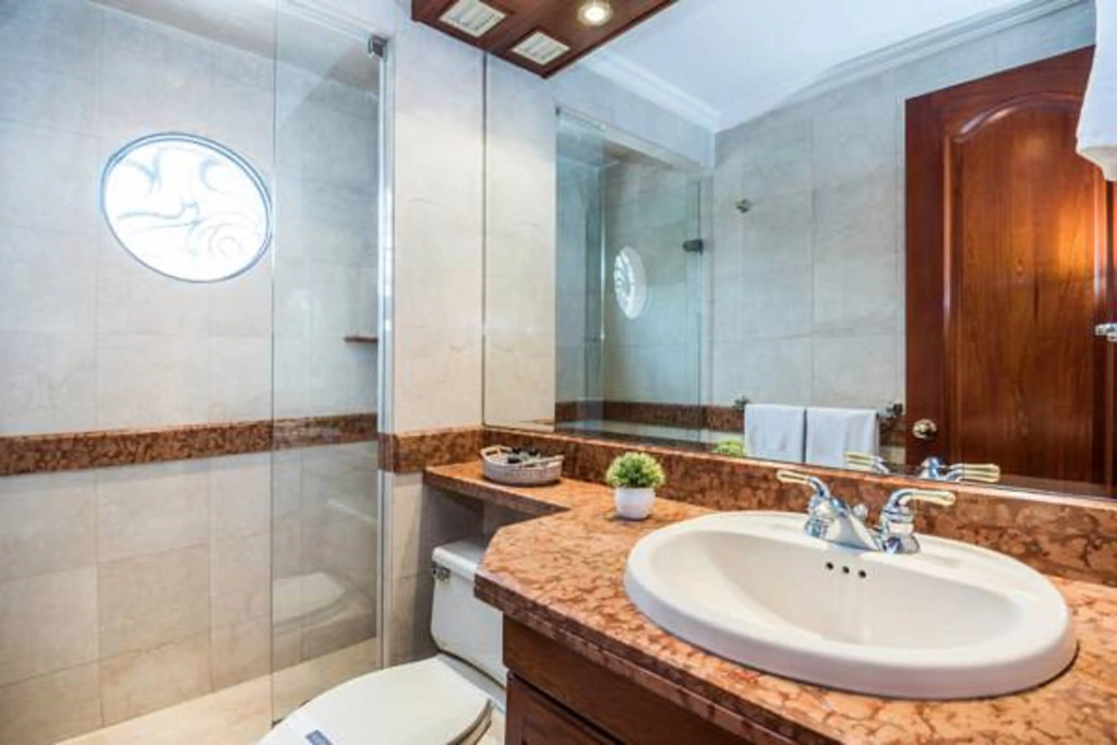 Lloyds Apartasuites Parque 93