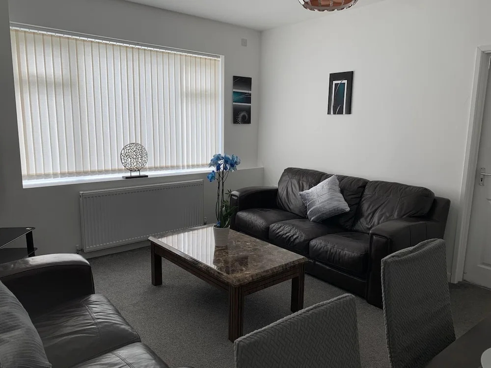 Beautiful 3-bed House in Wolverhampton
