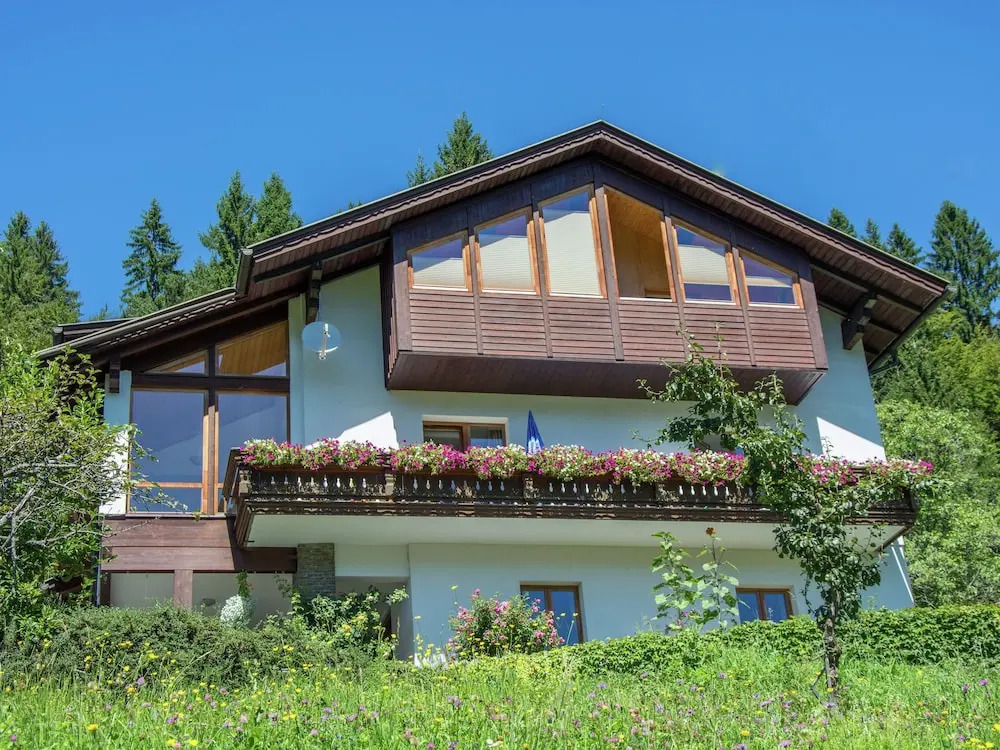 Beautiful Family Apartment With Swimming Pool, Conservatory and Balcony