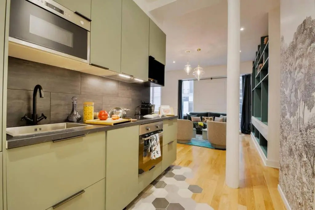Amazing 10bed in the heart of le marais and suprises...