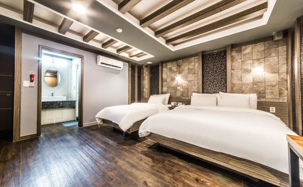 Kobos Hotel