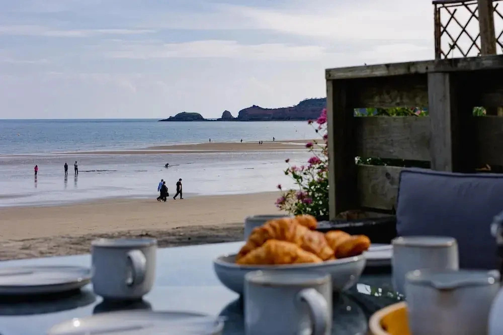 Penrose - Beach House With Direct Beach Access