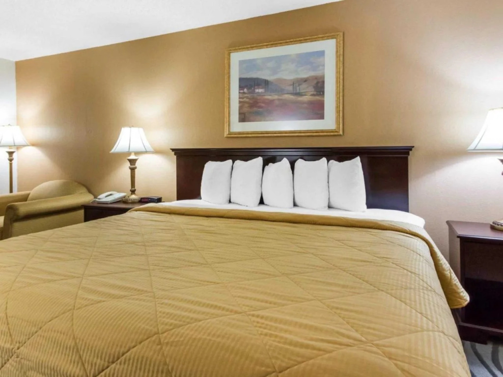 Executive Inn and Suites