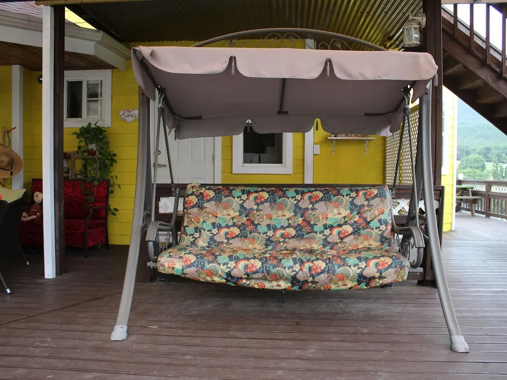 Yellow star Pension