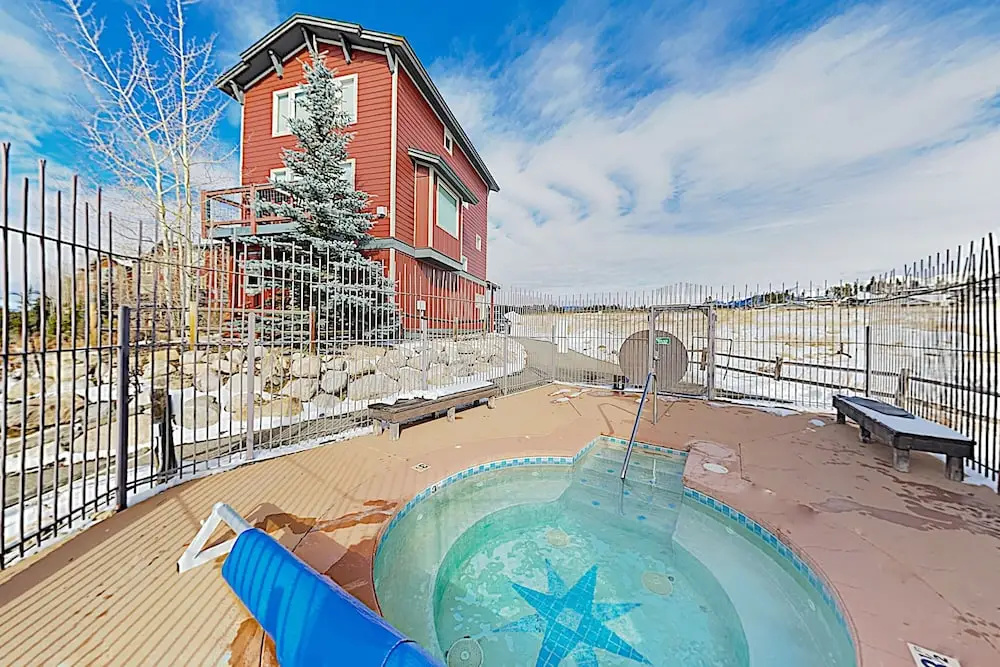 New Listing! Big Townhome W/ Garage & Hot Tub 3 Bedroom Condo