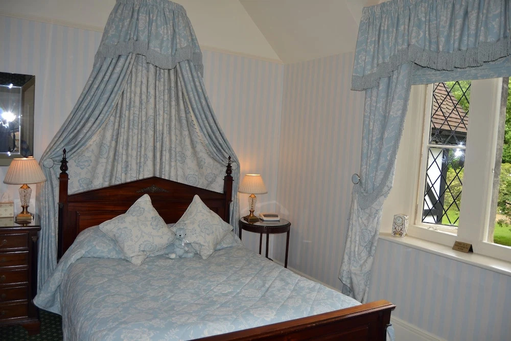 Rylstone Manor