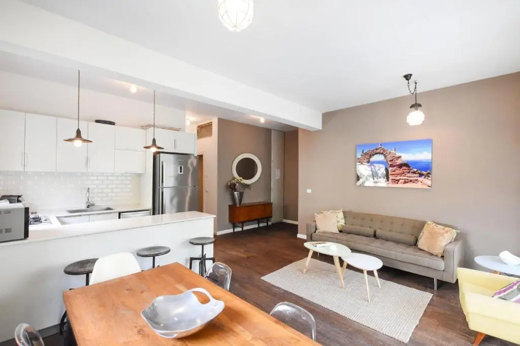 Sunny 3BR in Prague 8 by HolyGuest
