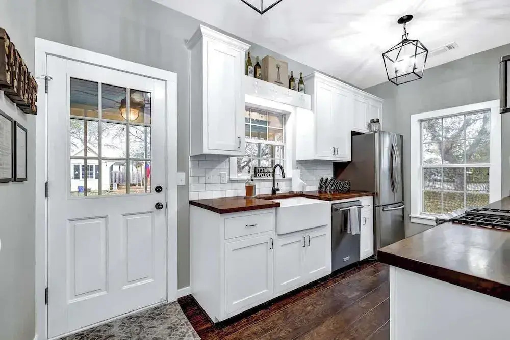 The Country Haus: Quaint Home 1 Mile From Downtown