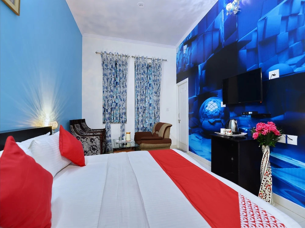 OYO 13083 Hotel Lovely Inn