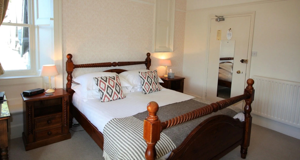 Ravenstone Manor