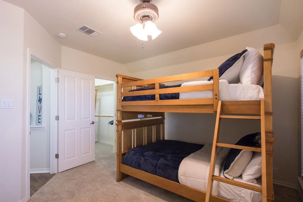 Lakeside Haven 3 Bedrooms 2.5 Bathrooms Townhouse