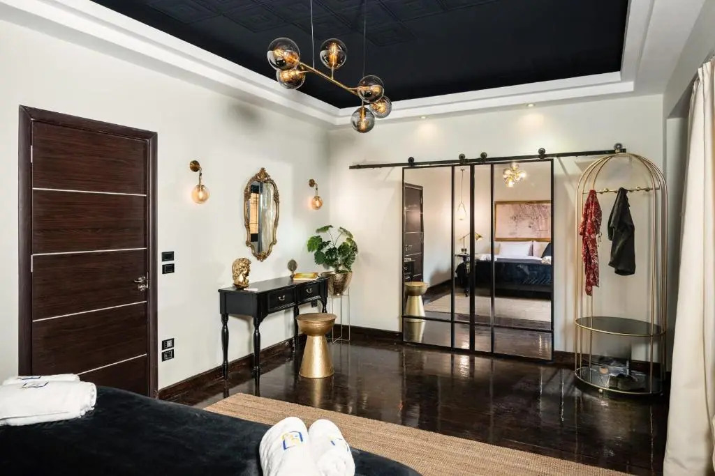 The Bold Parisian House - Steps From The Best Mall in Cairo