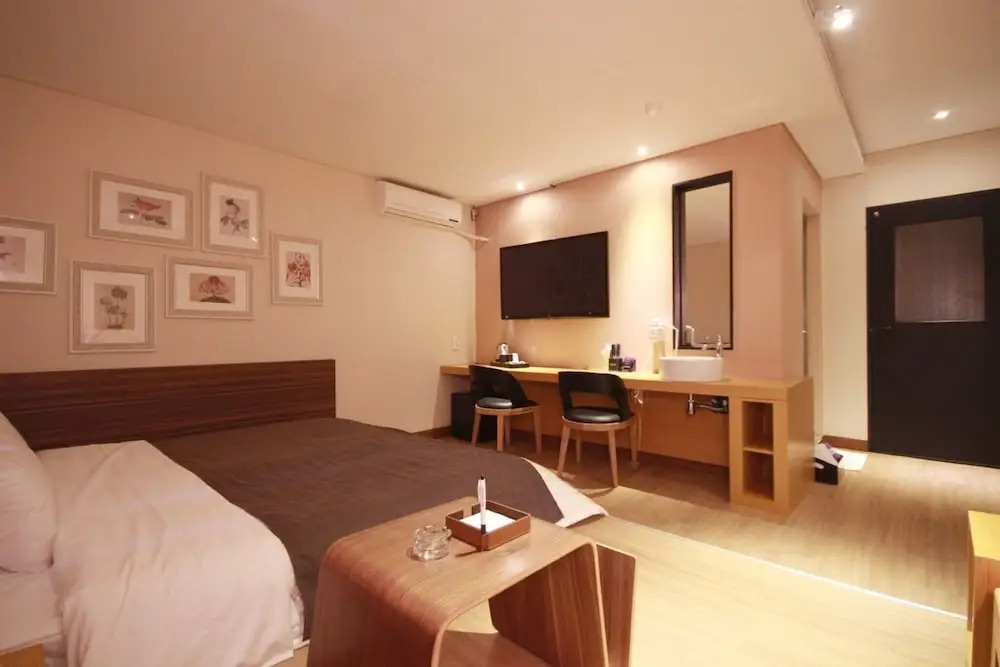 Deokcheon Den Basta Hotel