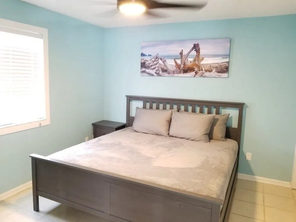 206 10 St- All 2 Bedroom Home by RedAwning