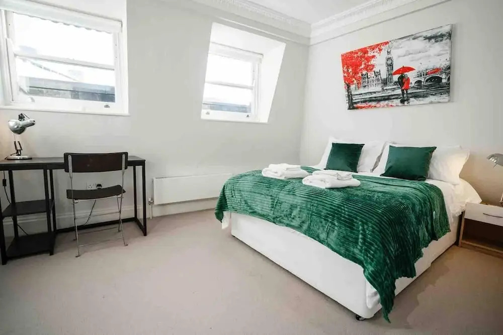 Spacious & Modern 3brs House in Central London