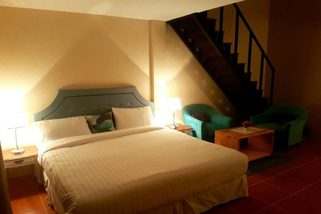 Palazzo Pavone Gallery & Resort