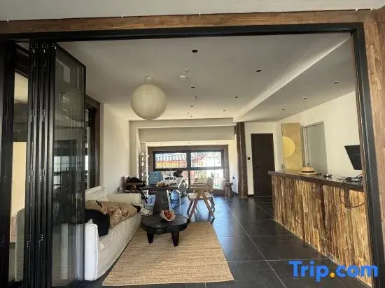 Yueshan and Tingfeng Courtyard-Style Resort Hotel