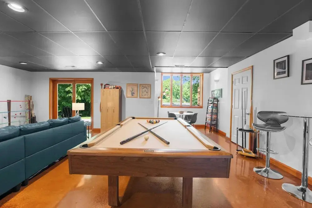 Shady Daze: Waterfront Home w/ Deck, Hot Tub & Lake Views