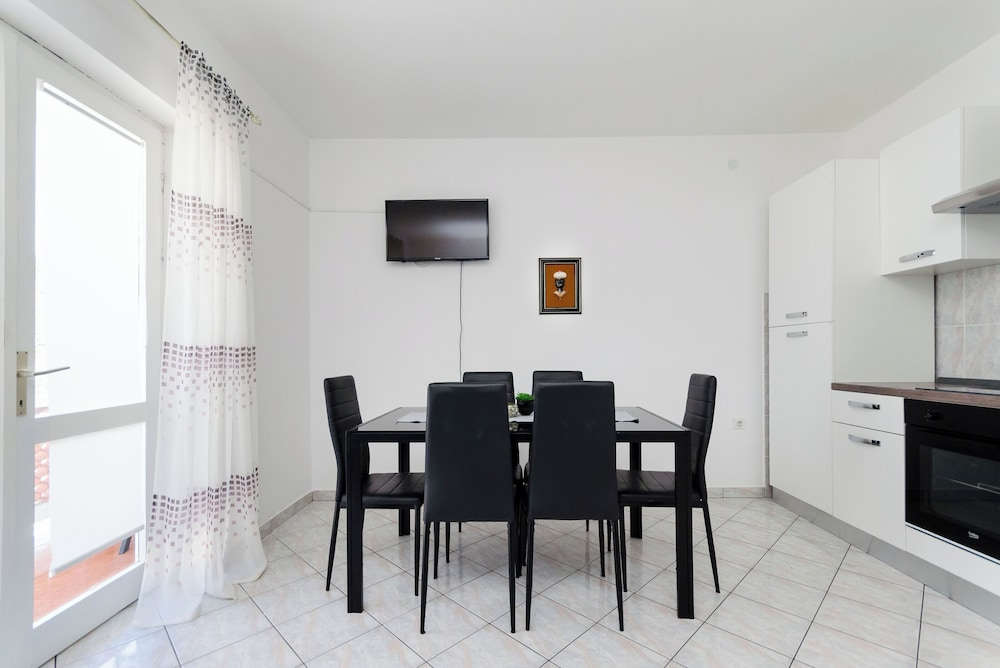 Apartments Luka