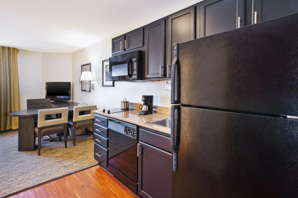 Candlewood Suites Indianapolis Airport by IHG