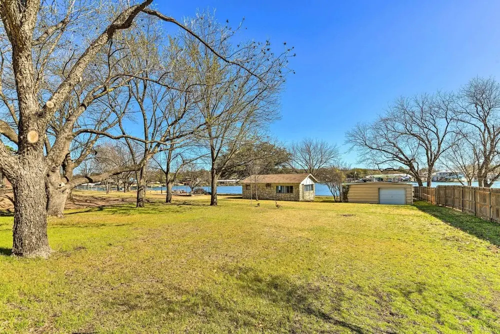 Lakefront Cabin + Guest House Near Granbury Square