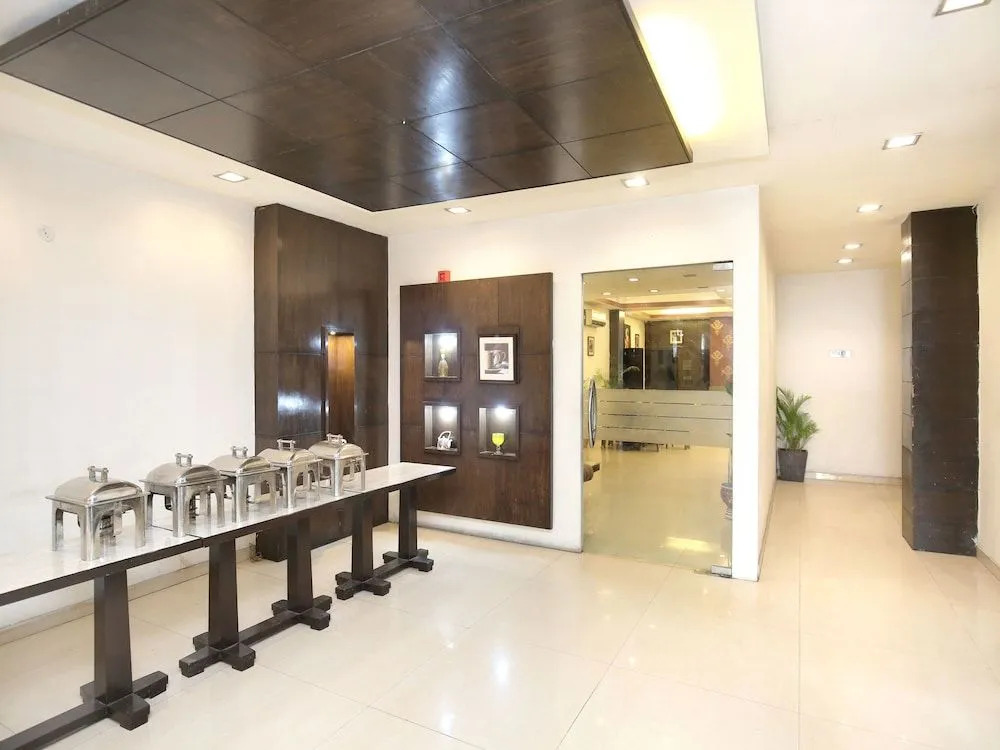 Capital O 15395 Hotel 42
