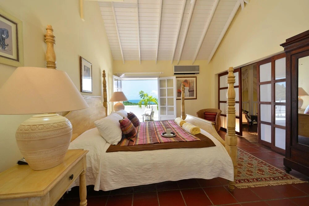 Tropical Villa w/ Pool in Exclusive Enclave, AC, Free Wifi, Pool, Concierge Service, Near Beach!