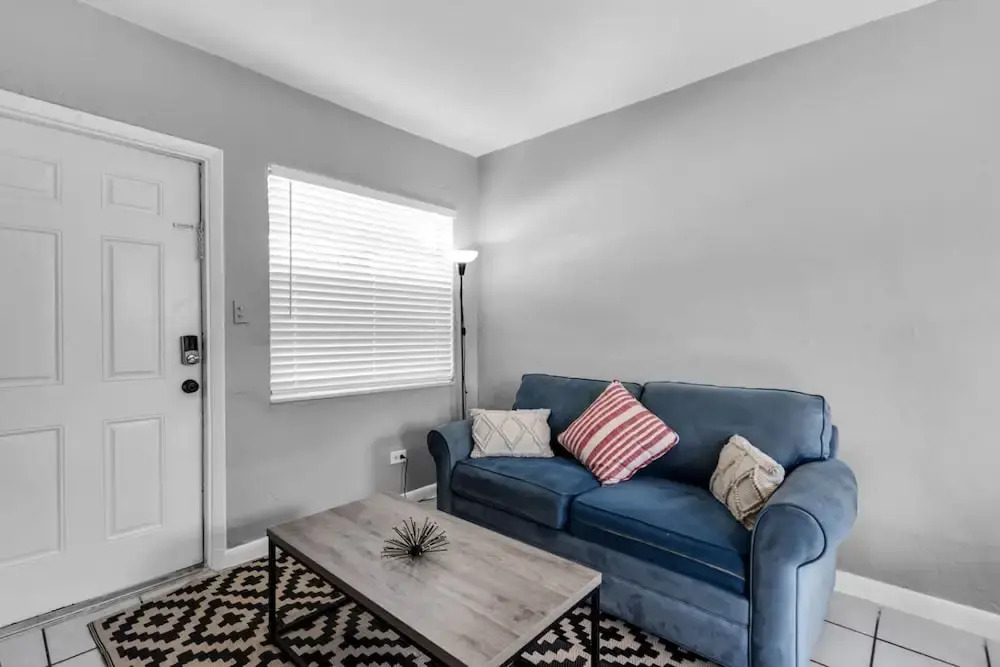 Cozy 1BR Retreat 6 Mins to Beach Free Parking