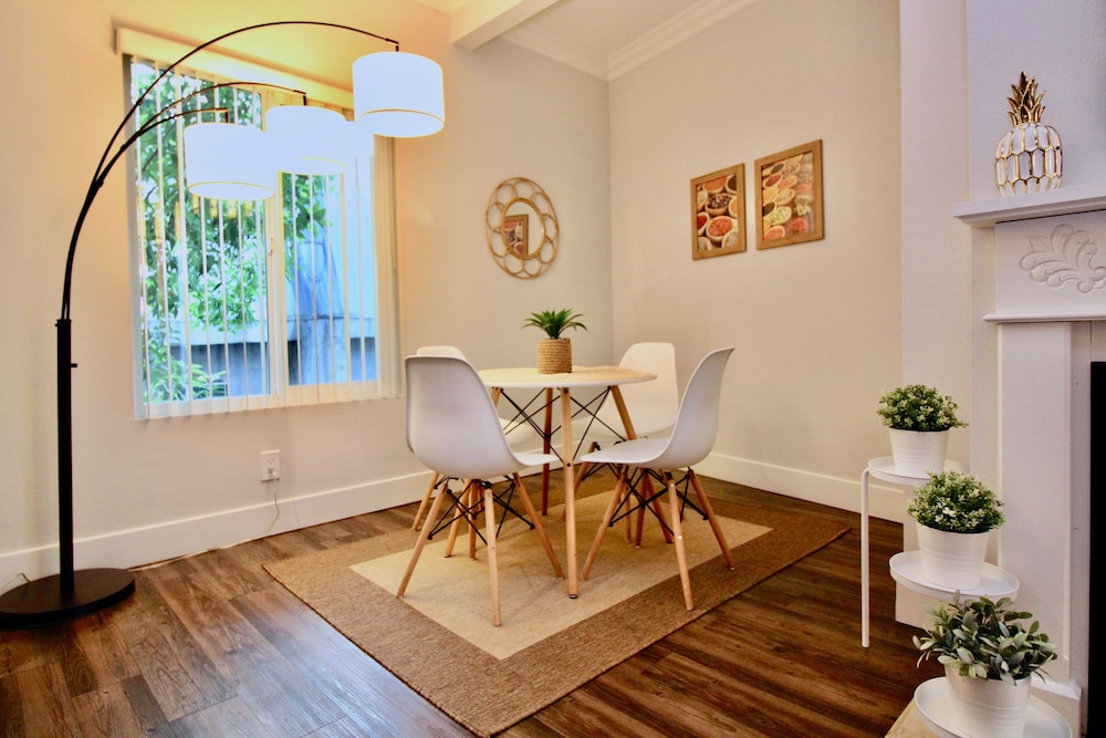 LA Westwood Deluxe Suites
