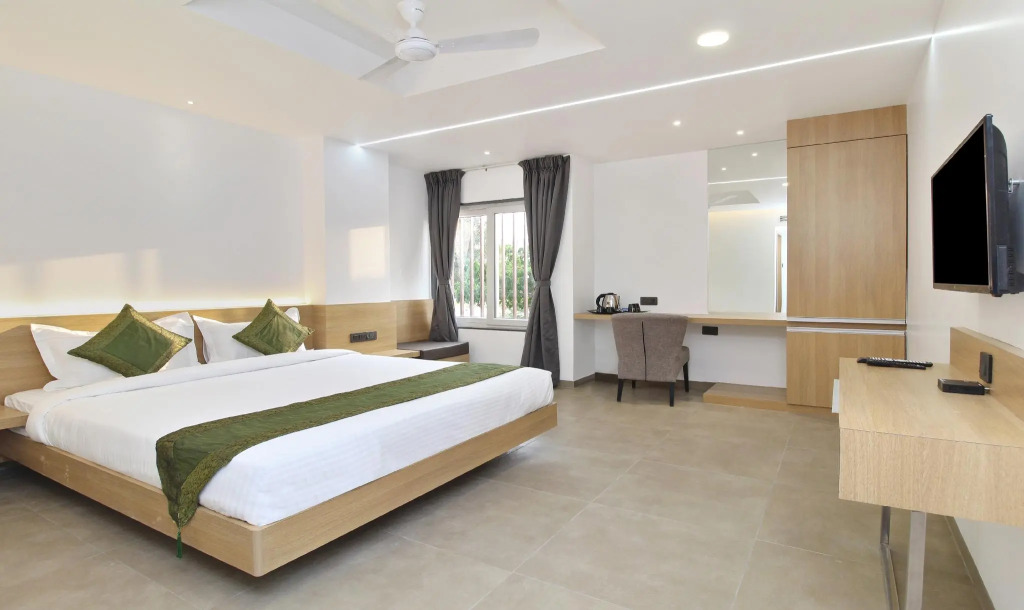 Treebo City Inn, Satara