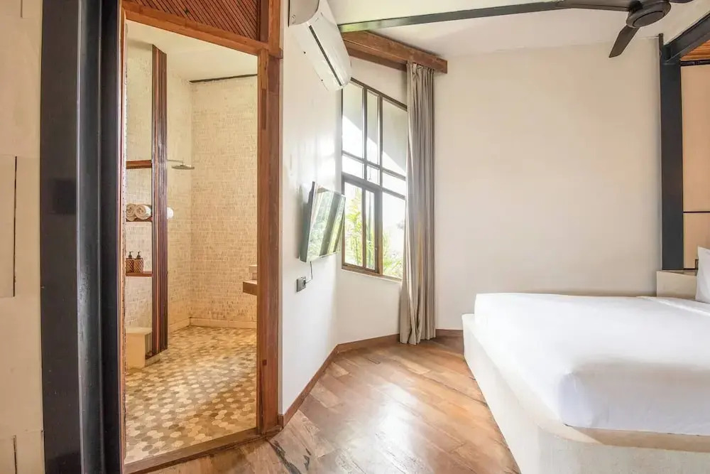 Elegant 1BR Loft With Art Deco Flair, Shared Pool