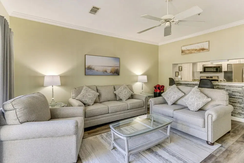 Hilton Head Island Condo w/ Deck < 1 Mi to Beaches
