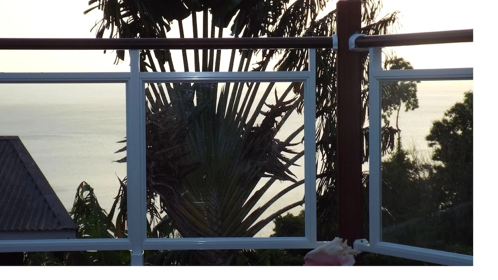 Villa With 2 Bedrooms in Pointe Noire, With Wonderful sea View, Privat
