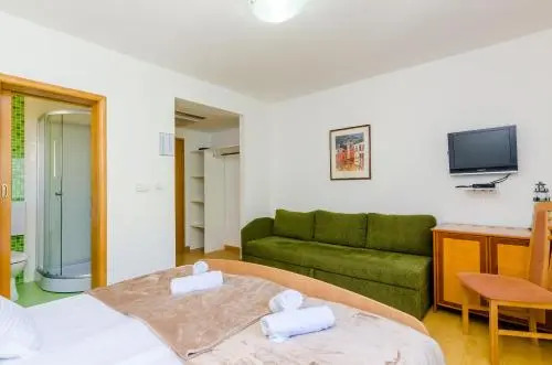 Five-Bedroom Apartment in Zaton Mali