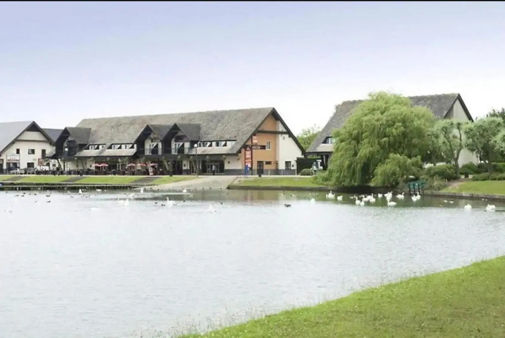 OYO Lakeside Willen Lake Milton Keynes