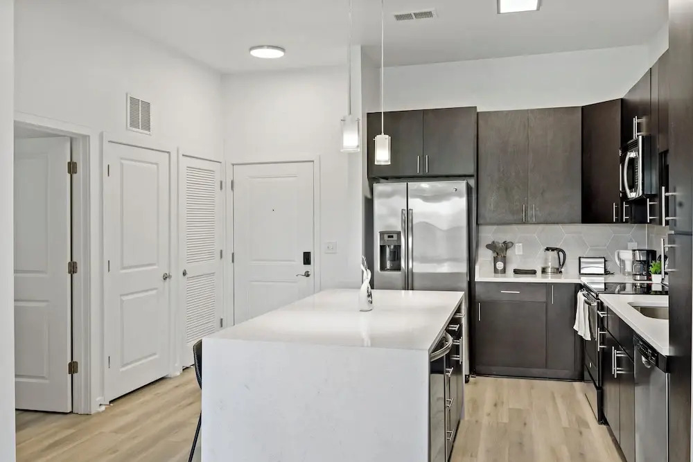 ROVE LIVING/KB - Midtown205