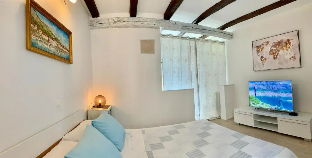 Summer Apartment 2