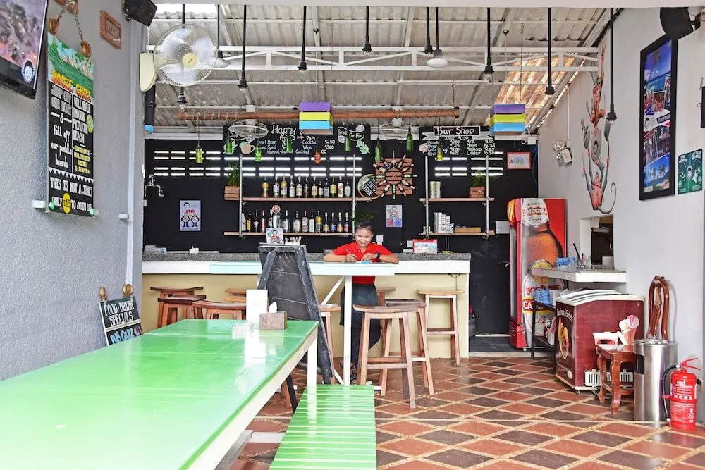Mad Monkey Hostel Kampot