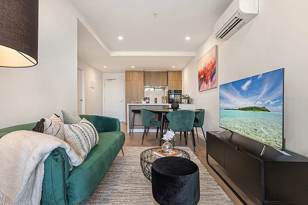 High-rise Balcony Unit With City Views, Gym, Pool