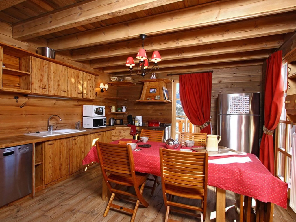 Little gem with fireplace on the slopes in Alpe d'Huez