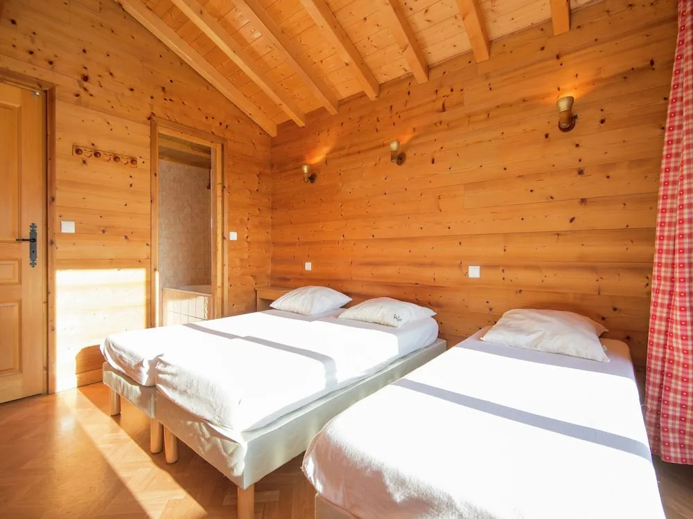 Comfortable Detached House for 14 People at the Lively Les Gets