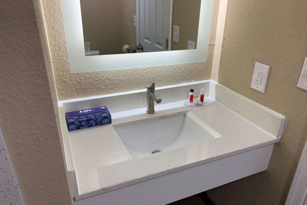 Super 8 by Wyndham Newport News