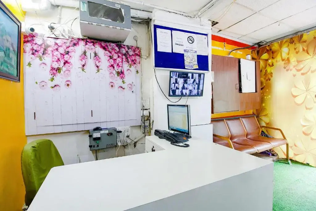 FabHotel Saket Inn