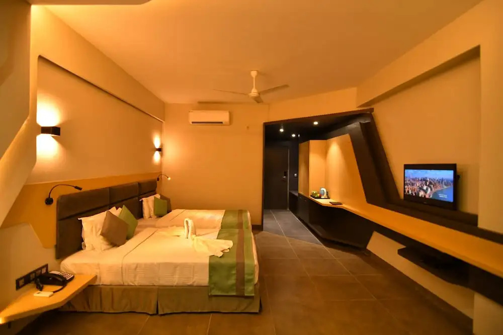 THE CENT HOTEL