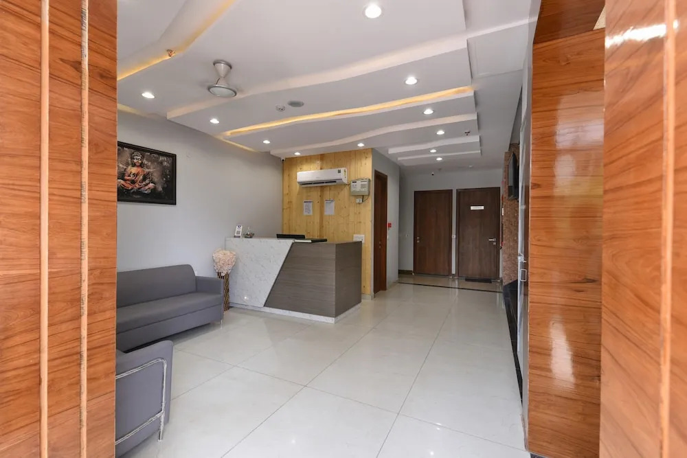 Townhouse Golden Frame near sec 62 noida