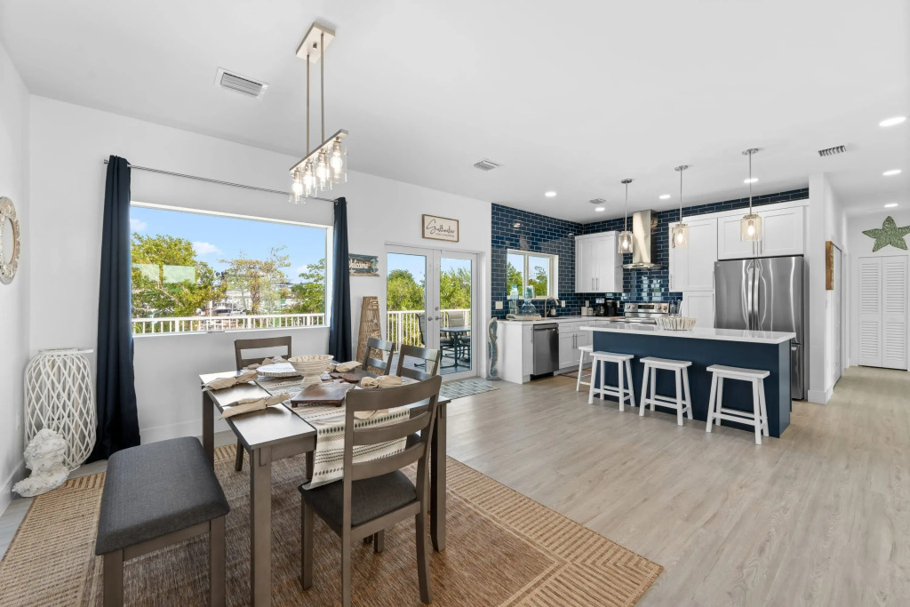 Blue Pearl Waterfront Oasis w Pool 70 Dock