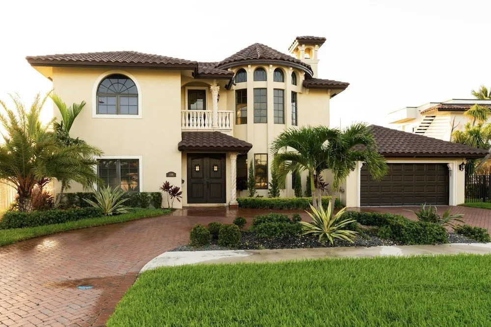 5 Bedroom Luxe Villa on Deep Water Intracoastal
